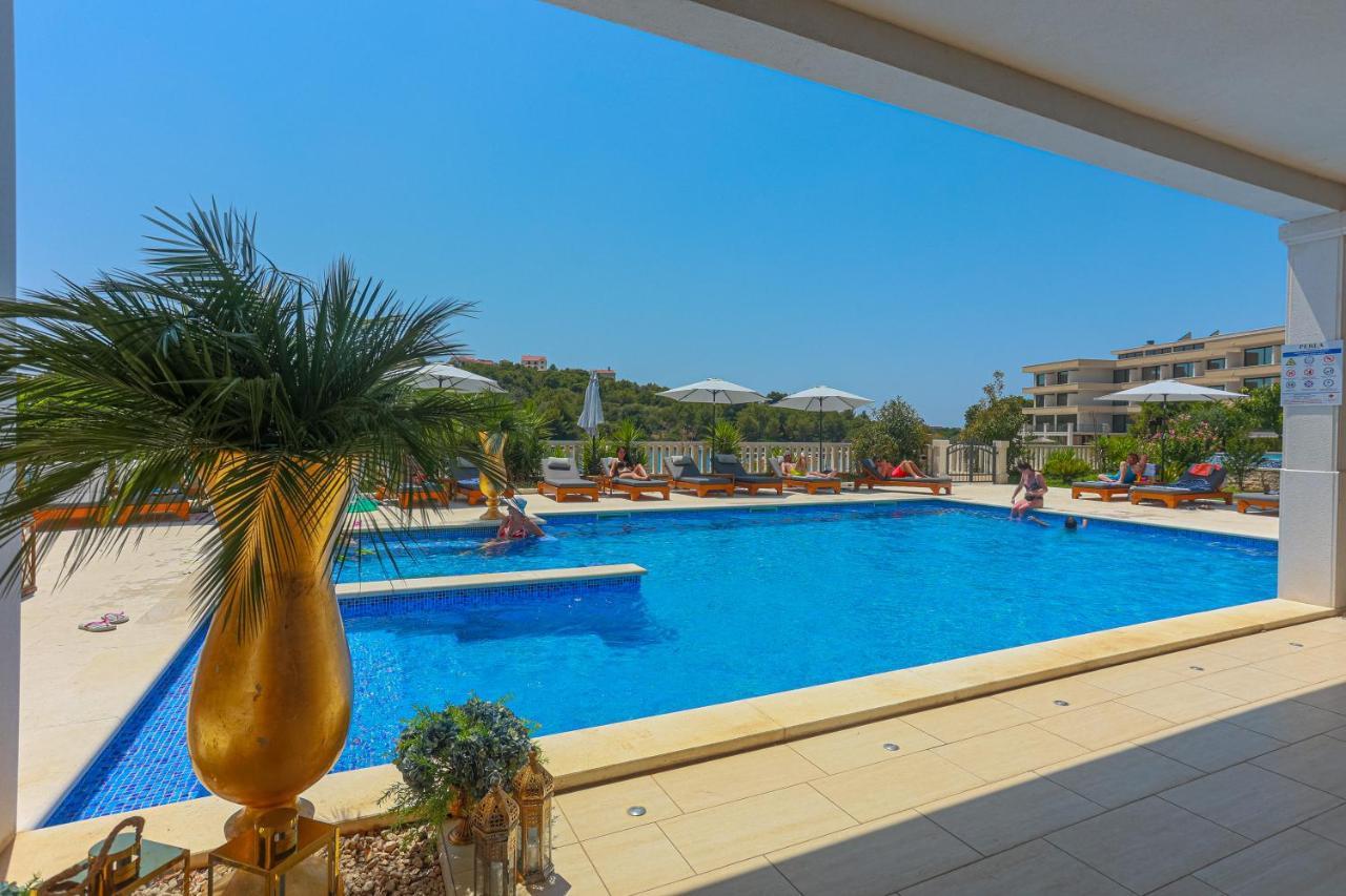 Hotel Perla โรกอซนิซา ภายนอก รูปภาพ