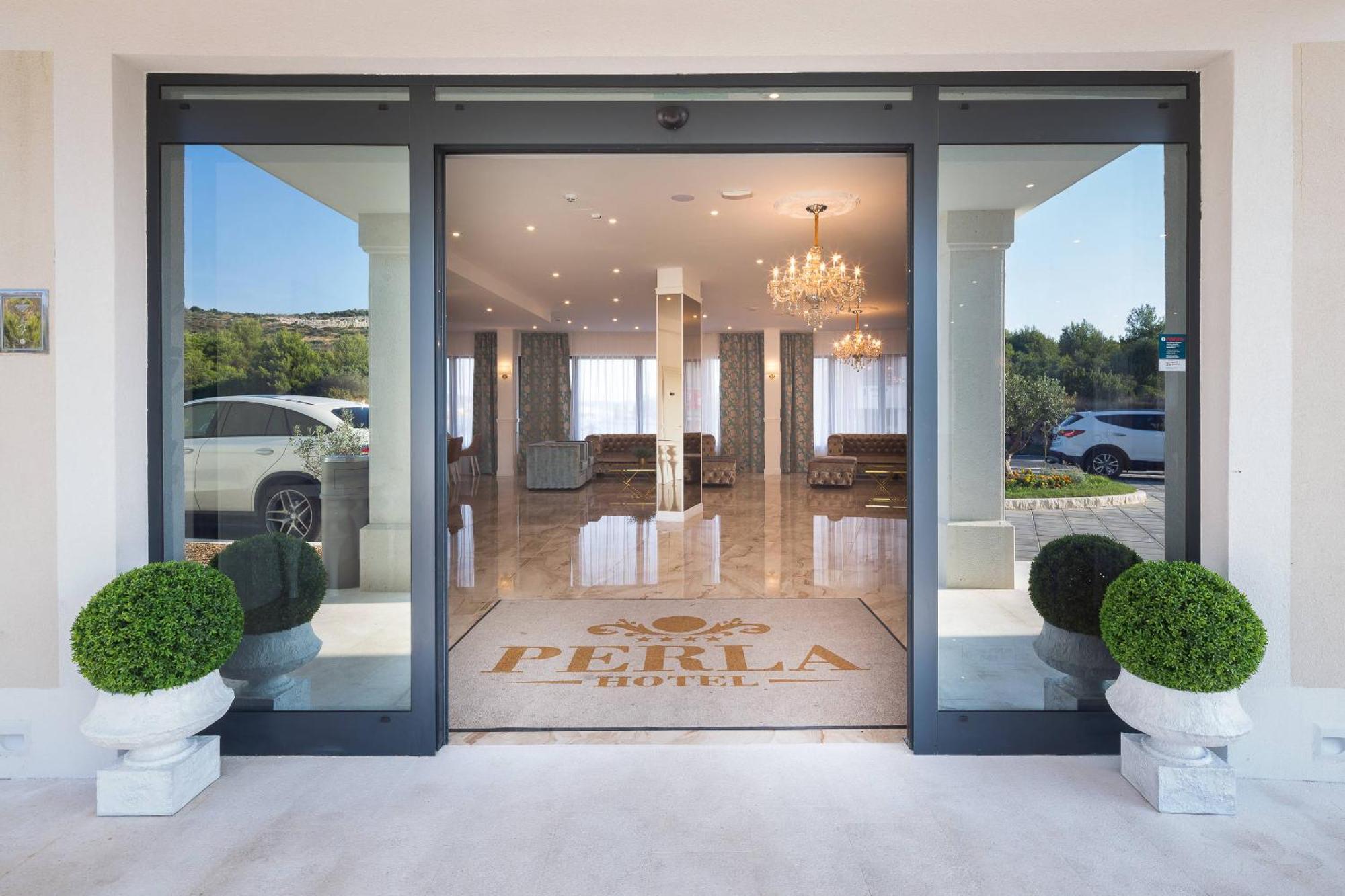 Hotel Perla โรกอซนิซา ภายนอก รูปภาพ