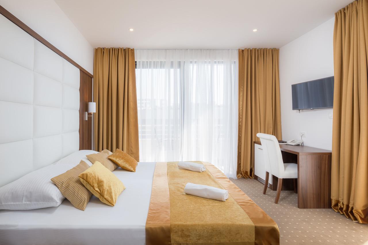 Hotel Perla โรกอซนิซา ภายนอก รูปภาพ
