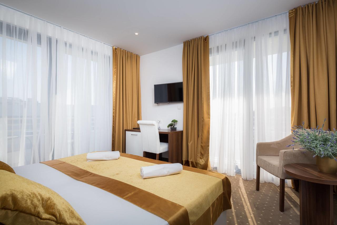 Hotel Perla โรกอซนิซา ภายนอก รูปภาพ