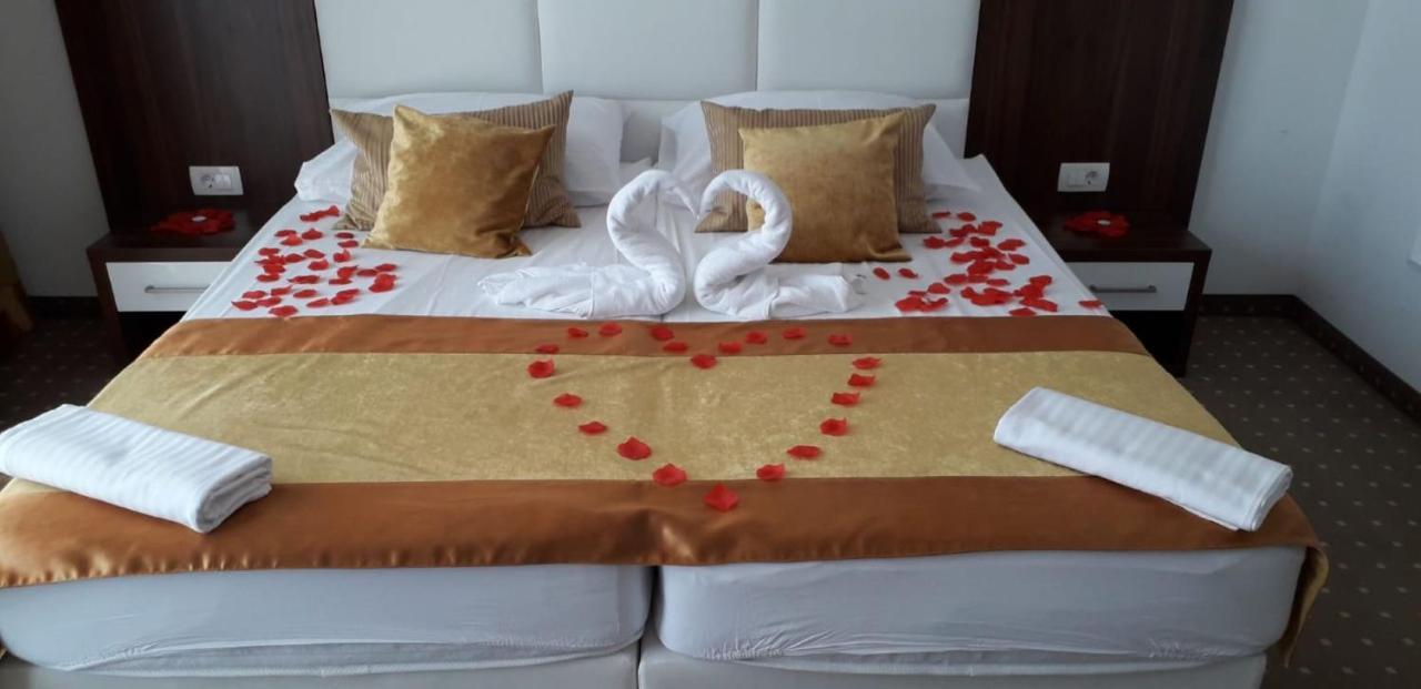 Hotel Perla โรกอซนิซา ภายนอก รูปภาพ