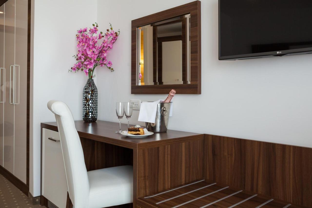 Hotel Perla โรกอซนิซา ภายนอก รูปภาพ