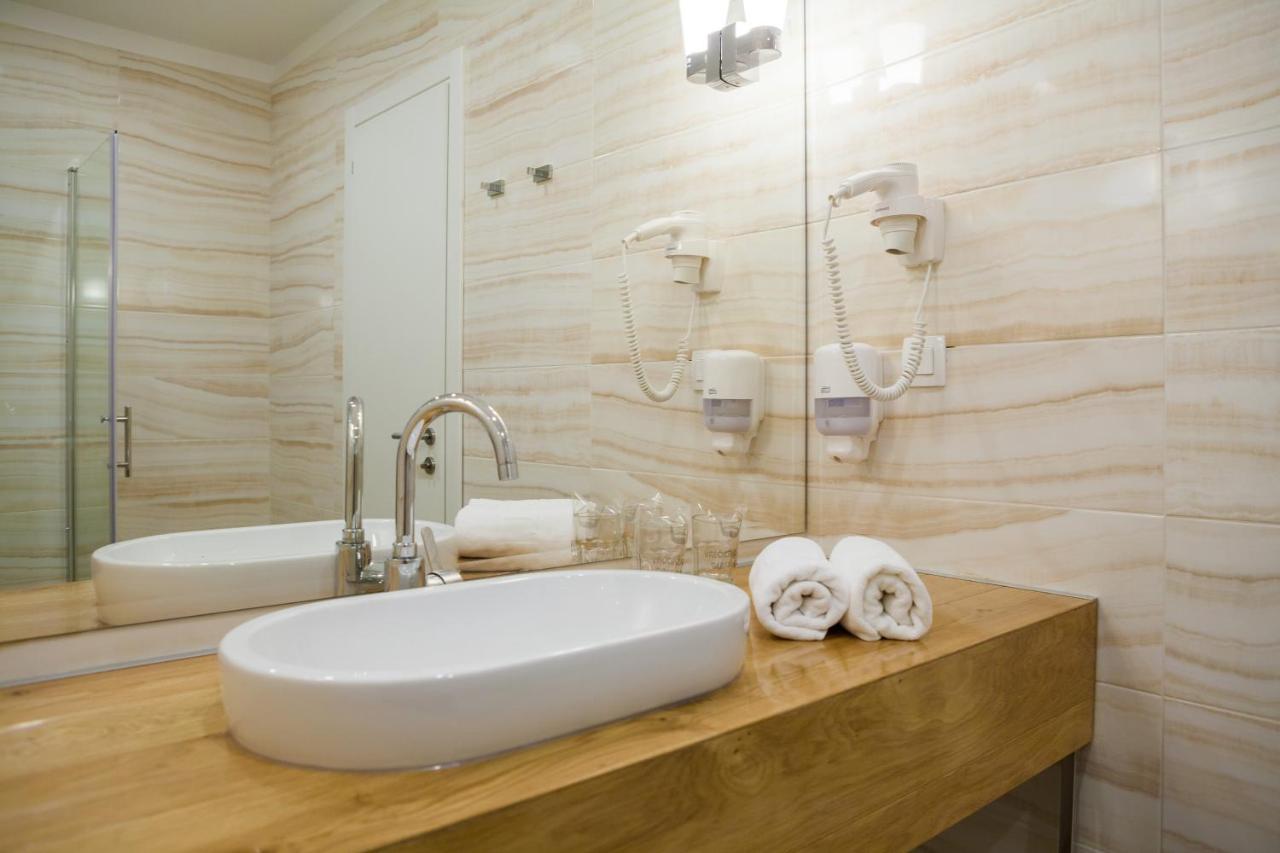 Hotel Perla โรกอซนิซา ภายนอก รูปภาพ